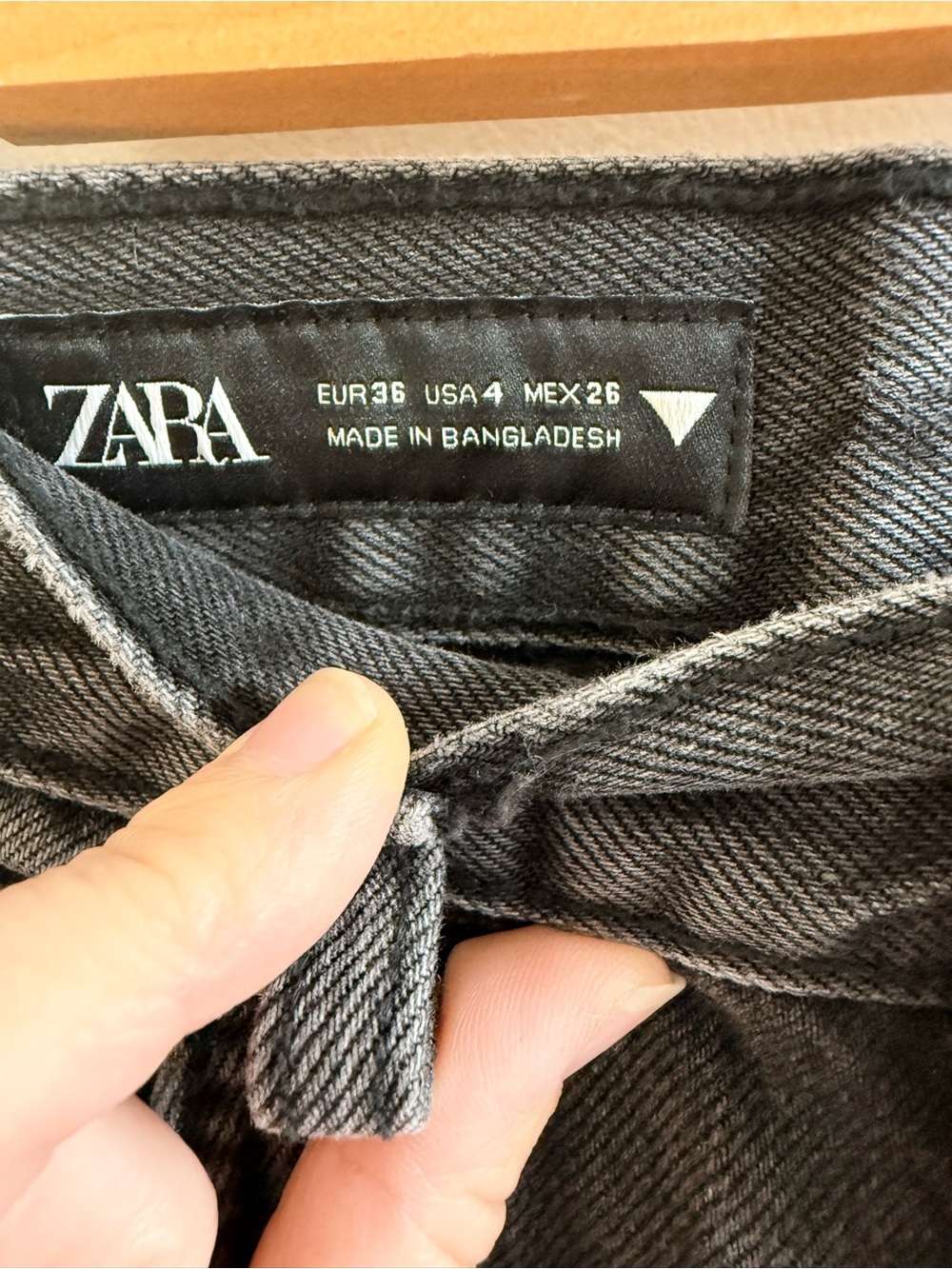 Zara TRF High Rise Straight Leg Distressed Jeans Faded Black Gray Raw Hem Size 4 - Picture 2 of 10